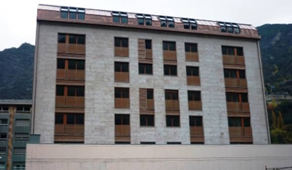 Edificios de viviendas y locales comerciales en Clot d'Emprivat