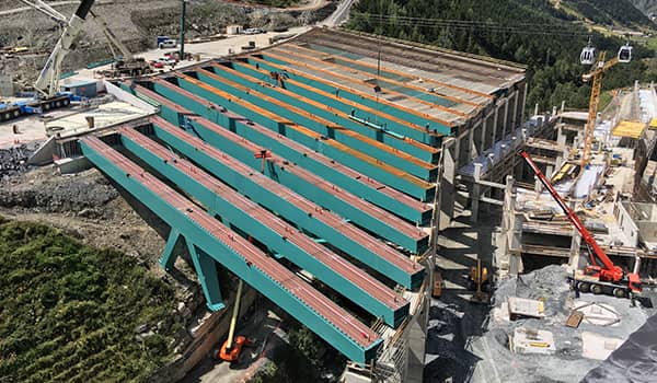 Plataforma esquiable i aparcament soterrat